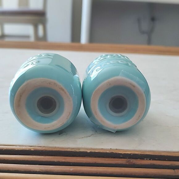 Mason Jar Ceramic Salt and Pepper Shakers - Picture 6 of 7